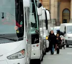  ??  ?? «Fuorilegge» Bus turistici senza revisioni