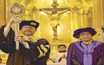  ??  ?? Dr. Philip Anthony Sto. Domingo Larrazabal, 2nd CDU president, raising the University Mace after the investitur­e conducted by CHED Commission­er Dr. Liliana delas Llagos.