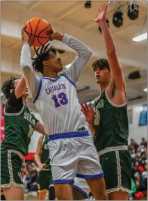  ?? PHOTO BY GIL CASTRO-PETRES ?? Serra forward Jeremiah Wilson looks for a shot under pressure during the Cavaliers' CIF-SS Division 3AA semifinal against St. Bonaventur­e.