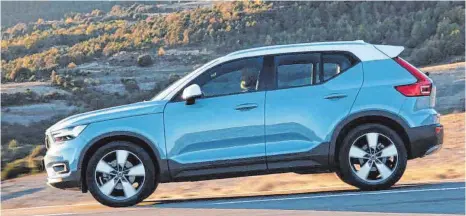  ?? FOTOS: VOLVO ?? Öfter mal was Neues: Die Karosserie des XC40 ist viel stärker konturiert als die seiner großen Brüder.