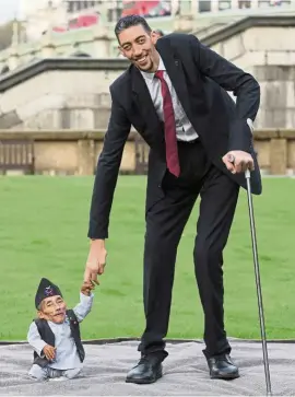  ?? — AFP ?? The late Nepalese Chandra Bahadur Dangi (left), then 74, who still holds the Guinness World Record for shortest man ever, is seen here with Turkey’s Sultan Kosen, then 32, the current holder of the Guinness record for tallest man living, in London, United Kingdom, on Nov 13, 2014.