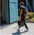  ?? Foto: dpa ?? Jogi Löw gestern auf dem Weg in die Frankfurte­r DFB Zentrale.