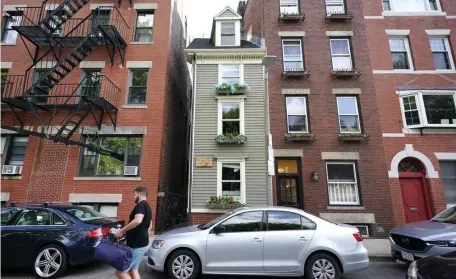  ?? AP FILE ?? WAITING TO EXHALE: The North End’s Skinny House, 10 feet wide at the front, has sold for $1.25 million.