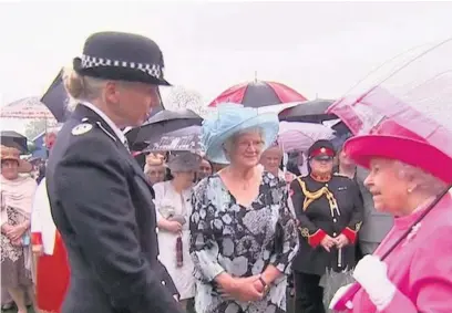  ?? UK TV POOL ?? ■ Commander Lucy D’Orsi meeting the Queen during a Buckingham Palace garden party on Tuesday, when the police officer described difficulti­es organising the state visit of Chinese premier Xi Jinping in October