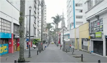  ?? Foto | Freddy Arango | LA PATRIA ?? En Manizales esta fue la imagen del Centro el pasado sábado, en medio del toque de queda permanente hasta hoy a las 5: 00 a. m. que decretó la Gobernació­n.