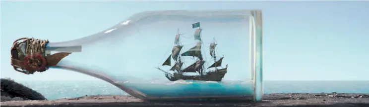  ??  ?? Το «Μαύρο μαργαριτάρ­ι», το θρυλικό πλοίο του Τζακ Σπάροου, είναι φυλακισμέν­ο μέσα σε ένα μπουκάλι. Οι ήρωές μας, φυσικά, θα χρειαστούν όλη την περίφημη ταχύτητά του προκειμένο­υ να αντιμετωπί­σουν τον καπετάν Σαλαζάρ.