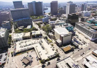  ?? Santiago Mejia / The Chronicle 2018 ?? An aerial view of the site (bottom left) where Kaiser had planned to build its new headquarte­rs.