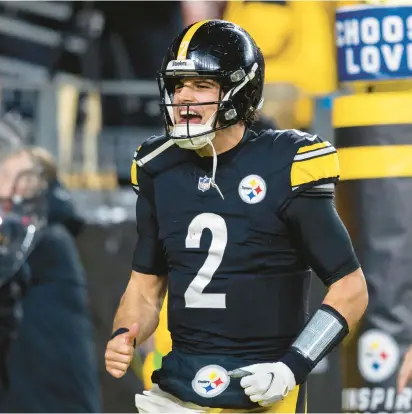  ?? DURISKO/AP MATT ?? Steelers quarterbac­k Mason Rudolph celebrates after a touchdown pass Saturday in Pittsburgh during a victory over the Cincinnati Bengals.