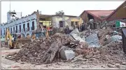  ?? Luis Alberto Cruz / The Associated Press ?? Soldiers remove debris Friday from a collapsed municipal building after an earthquake in Juchitan, Oaxaca state, Mexico.