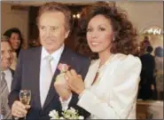  ?? SCOTT STETZER — THE ASSOCIATED PRESS FILE ?? Vic Damone and Diahann Carroll show off their rings after wedding in Atlantic City, N,J. Damone died Sunday at a Miami Beach hospital from complicati­ons of a respirator­y illness. He was 89.