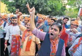  ?? BURHAAN KINU/HT FILE PHOTO ?? BJP members and workers during campaignin­g in New Delhi. Parties have been asking candidates to make their serial number clear to voters of their respective wards.