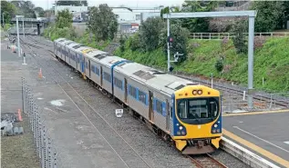  ?? ROBERT SWEET ?? The DMU farewell train formed of Nos. ADC852+ADL802 and ADL807+ADC857 arrives at Pukekohe on July 24.
