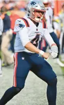  ?? DAVID RICHARD/AP ?? Patriots quarterbac­k Bailey Zappe celebrates after throwing a touchdown pass to tight end Hunter Henry during the second half of Sunday’s game against the Cleveland Browns in Cleveland.