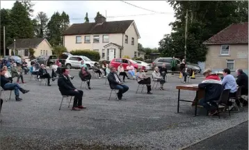  ??  ?? A large crowed attended the meeting outside Glynn Community Centre last Thursday.