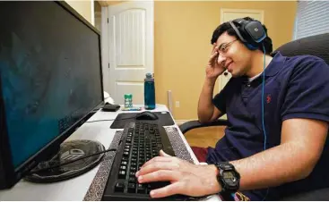  ?? Yi-Chin Lee / Houston Chronicle ?? Youssef Elmasry, 21, reacts to his character being killed during a League of Legends online game Saturday. Elmasry and his Texas A&M eSports teammates still prevailed in their matchup with VCU.