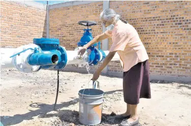  ?? /GUADALUPE TREJO / EL SOL DE SALAMANCA ?? El agua aún sigue siendo apta para consumo