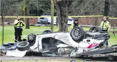  ?? NICK PROCAYLO ?? Police investigat­e the scene of a crash on West 16th Avenue near Discovery Street that killed a 21-year-old UBC resident early Sunday. Those at the scene reported seeing pieces of the vehicle — including the engine — strewn up to 30 metres away from...