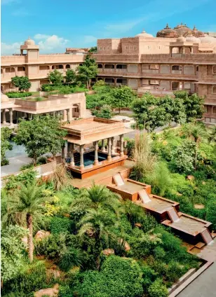  ?? ?? The vast courtyard and perfectly manicured gardens of Six Senses Fort Barwara. Below: Each suite at the property is designed in contempora­ry Rajasthani style.