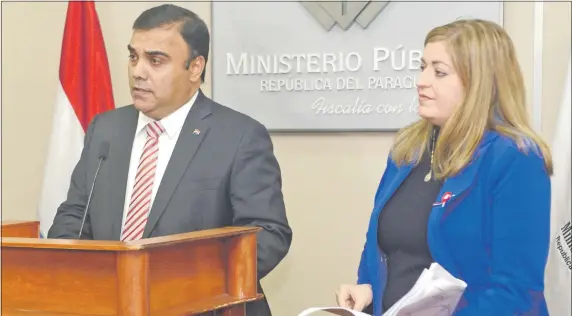  ??  ?? Javier Díaz Verón afrontaría un juicio político que lo sacaría del cargo. Sandra Quiñónez, propuesta para reemplazar­lo, tiene cuestionam­ientos por la terna de la que salió.