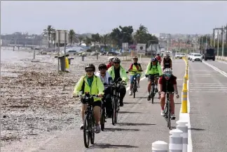  ??  ?? À Antibes et sur tout le territoire de la Casa, les cyclistes pourront bientôt bénéficier d’une subvention allouée par l’agglomérat­ion pour l’achat d’un vélo, électrique ou non. (Photos C. D. et C. T.)