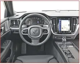  ??  ?? Fraai en herkenbaar Volvo-interieur, maar de bediening is niet altijd even vanzelfspr­ekend.