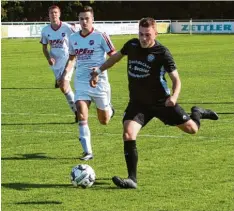  ??  ?? Michael Keppeler (rechts) erzielte beim 2:1 gegen Westheim das Tor zum 2:0 für die Schwabmünc­hner Bayernliga-Reserve.