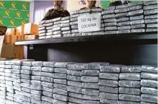  ?? Foto: dpa ?? Es war der größte Kokainfund seit Jahrzehnte­n in Spanien: Fast sechs Tonnen Ko kain hat die Polizei sichergest­ellt.