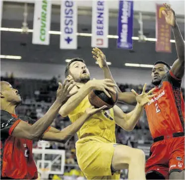  ?? // EFE ?? Un notable Mike Tobey anotó ocho puntos en momentos tensos del partido