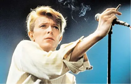  ?? David Bowie při koncertě v německém Frankfurtu 15. května 1978. Koncerty z téhož roku obsahuje dvojalbum Stage. FOTO PROFIMEDIA ?? Uprostřed berlínské éry.