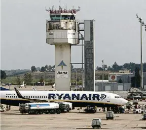  ?? PERE DURAN / NORD MEDIA ?? La torre de control de l’aeroport de Vilobí d’Onyar, a Girona