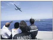  ?? (Photos Patrick Blanchard) ?? Après le passage de Rafale en rase-mottes, exercice de lutte anti-sous-marine avec le concours d’un avion Atlantique  (ci-dessus), reprise de contrôle d’un navire par les forces spéciales du Commando Hubert… la Marine n’a pas lésiné sur les moyens...