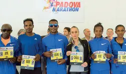  ??  ?? I «big» Sarà battaglia sui 42,195 km tra i top runner sulla distanza classica sia sulla «mezza». Nel primo caso sfida tra i keniani Ndiwa, Maina e Arita, tra le donne sarà testa a testa tra Console e Getaneh