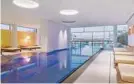  ??  ?? Tolles Ambiente: Indoorpool im 5-Sterne Hotel & Spa Jesolo