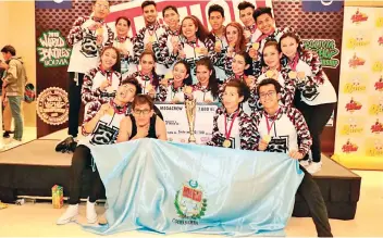  ??  ?? Grupo. Los bailarines de Street Soldiers tras haber ganado el concurso nacional.