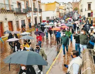  ?? FLOR CASTAÑEDA / EL SOL DE ZACATECAS ?? El sector magisteria­l tomó las avenidas y vías federales de la capital zacatecana