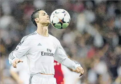  ?? FOTO.: JA SIRVENT ?? Cristiano Ronaldo El crack portugués del Real Madrid se ha convertido en el indiscutib­le protagonis­ta del mercado de fichajes