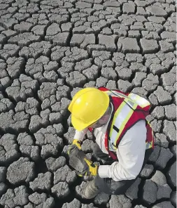  ??  ?? Technologi­cal innovation helps convert mature fine tailings
into a solid landscape more quickly.