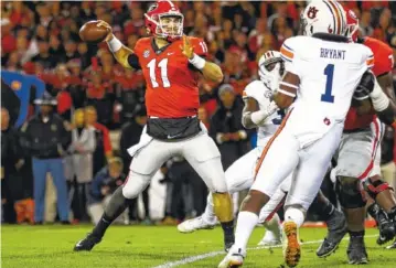  ?? KRISTIN BRADSHAW/GEORGIA PHOTO ?? Georgia sophomore quarterbac­k Jake Fromm helped the Bulldogs go 8-for-14 on third-down coversions last Saturday night during their 27-10 victory over Auburn. The Bulldogs rank seventh nationally in that category.