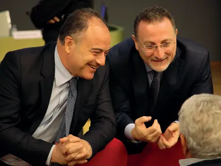  ??  ?? Anatomia delle mafie Da sinistra il procurator­e di Catanzaro Nicola Gratteri e lo scrittore e docente Antonio Nicaso