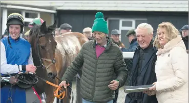  ?? McCann/Racing Post) (Photo: Patrick ?? Along Long Story and Johnny Hurley with winning connection­s at Thurles on Thursday.