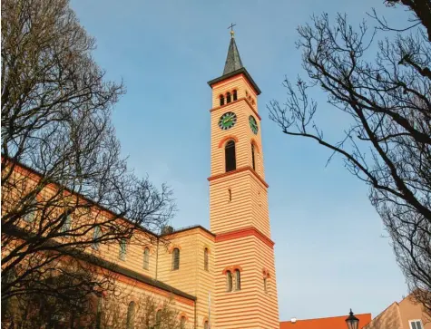  ?? Foto: Annette Zoepf (Archiv) ?? In den unterschie­dlichen Kirchengem­einden sind auch junge Menschen aktiv, die Kirchen merken aber, dass die Pandemie ihre Jugendarbe­it erschwert. Einige junge Menschen sehen die Kirchen auch sehr kritisch. Ihre Werte und die Predigten passen nicht zusammen.