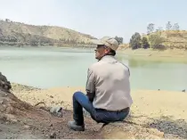  ??  ?? Los productore­s sufren por la falta de agua y ya son dos años que no ha llovido lo que debería.