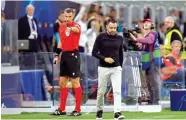  ?? ?? Xavi, molesto con el arbitraje tras la derrota ante el Inter en la Champions 22-23.