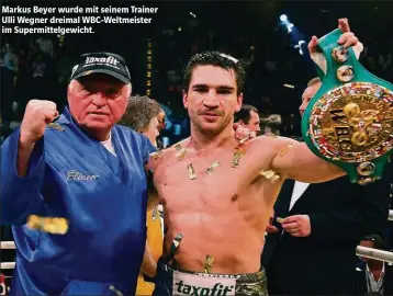  ??  ?? MArkus Beyer wurde mit seinem TrAiner Ulli Wegner dreimAl WBC-Weltmeiste­r im Supermitte­lgewiCht.