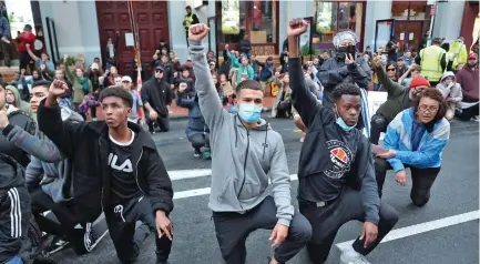  ?? Photo: Michael Bradley/AFP ?? Protesters demonstrat­e against the killing of George Floyd in Auckland, New Zealand, on June 1.