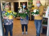  ?? (Photos Ca. B.) ?? Exsangues, les fleuristes et jardinerie­s dracénoise­s attendent beaucoup de cette reprise et misent sur la fête des mères pour se refaire une santé financière. De gauche à droite et de haut en bas : les boutiques Rose-Rosine, Décoquelic­ots, Le jardin des fleurs et la jardinerie Peyre espace floral.