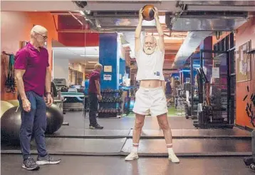  ?? JOSE F. MORENO/PHILADELPH­IA INQUIRER ?? David Pallett, 77, uses an 8-pound medicine ball to work out with trainer Jim Hart.