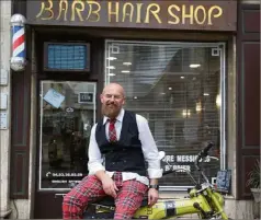  ??  ?? Au n° , du Bd Carnot à Cannes, c’est le maître barbier Laurent Briard qui, depuis plusieurs années, constitue une belle équipe de «Mo’Bros » qui ont sacrifié leur belle barbe, réduite à une simple moustache afin de sensibilis­er la population aux maladies masculines et de récolter des fonds. (Photo Sébastien Botella) L’Associatio­n APCC organise sa réunion, dimanche  novembre, à partir de  h, au Logis des Jeunes de Provence, , rue de Mimont. Échanges de gré à gré. Réservatio­n timbres ou matériel. Prêt des catalogues. Rens. Patrice ..... Mercredi  novembre à  h, assemblée générale de l’associatio­n dans la Chapelle Bellini,  bis, avenue de Vallauris, suivie du verre de l’amitié.