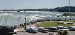  ??  ?? In the 1950s, Niagara Falls, and particular­ly the Horseshoe Falls, were among the Seven Wonders of the World.