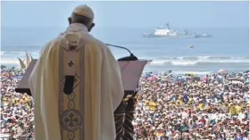  ?? AFP / Getty Images ?? Pope Francis celebrates Mass at the beach town of Huanchaco, near Trujillo, Peru. Francis leaves Sunday to return to Rome.